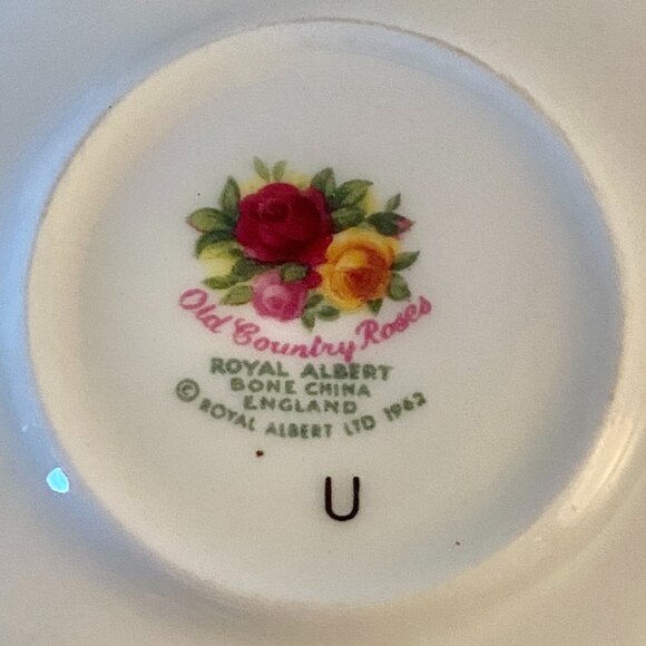 Royal Albert Old Country Roses Le Petite Teacup and Saucer - Picture 5 of 5